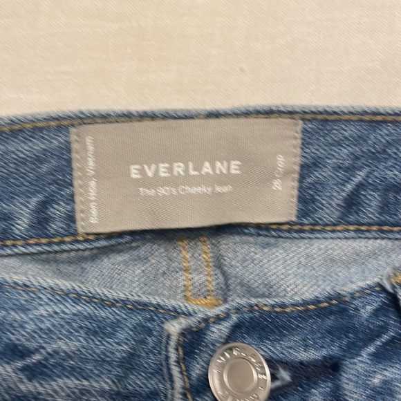Everlane 90’s Cheeky Jeans original - size 28 cropped in mid-blue - Picture 3 of 3